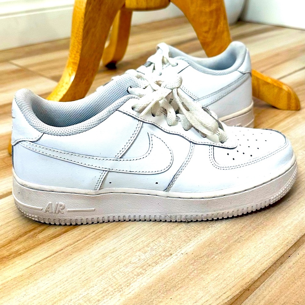 size 6y white Nike air force one white gently used
